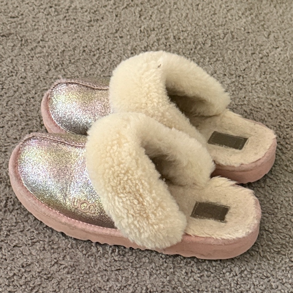 Cozy ugg Shearling Lined Slippers glitter size 3 girls slippers
